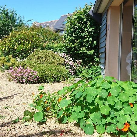 Le Petit Cottage Entre Village Et Mer Trelevern Exterior photo